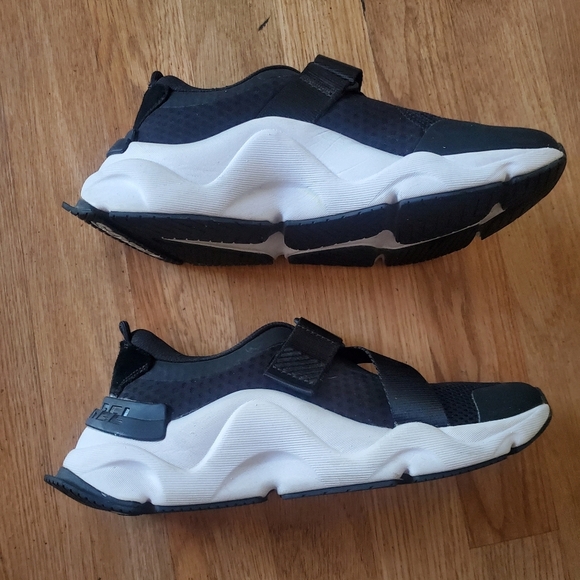 Sorel Womans Kinetic Rnegd Strap Athletic Sneakers, Size 8 - Picture 4 of 8